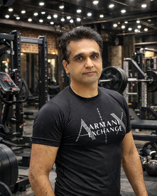 Professional fitness coach wearing black t-shirt for men over 40 training program